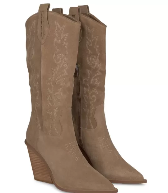 Hot Alma en Pena Buy Cowboy Boot With Embroidered Heel